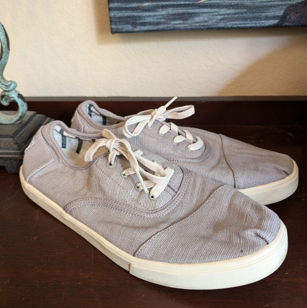TOMS Lace Up Sneakers